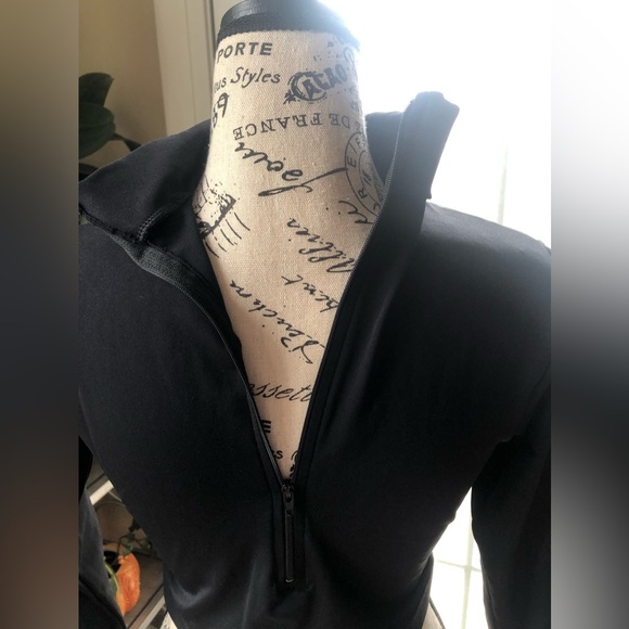 Capezio cropped mock neck long sleeve size large - Picture 3 of 4